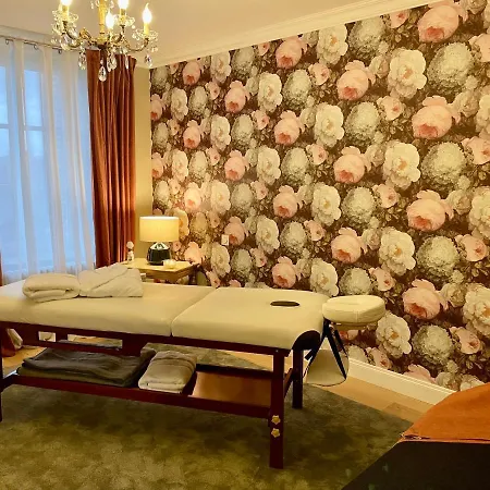 Anelys - Chateau Du Bocage Bed & Breakfast